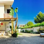 Lido Silvana Marina Di 度假居 *