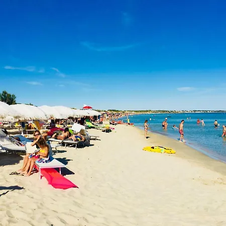 Lido Silvana Marina Di Пульсано