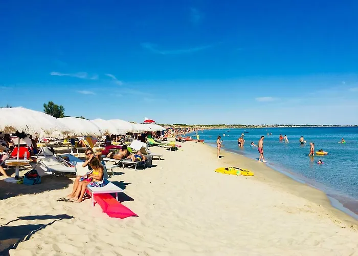 Lido Silvana Marina Di Пульсано