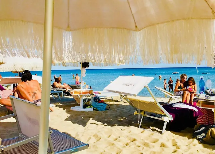 Lido Silvana Marina Di プルサーノ